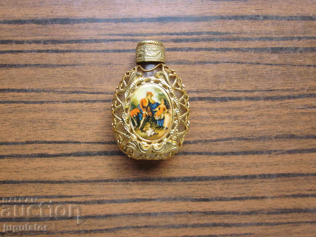 παλιό μπουκάλι αρώματος με επιχρυσωμένα φιλιγκράν εξαρτήματα με τιμή 35.00 BGN | € 17.90