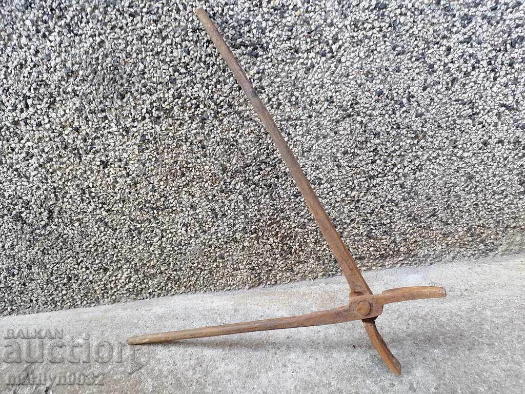 Old forging pliers, wrought iron, wrought iron with price 39.00 BGN | € 19.94 Old forging pliers, wrought iron, wrought iron with price 39.00 BGN | € 19.94