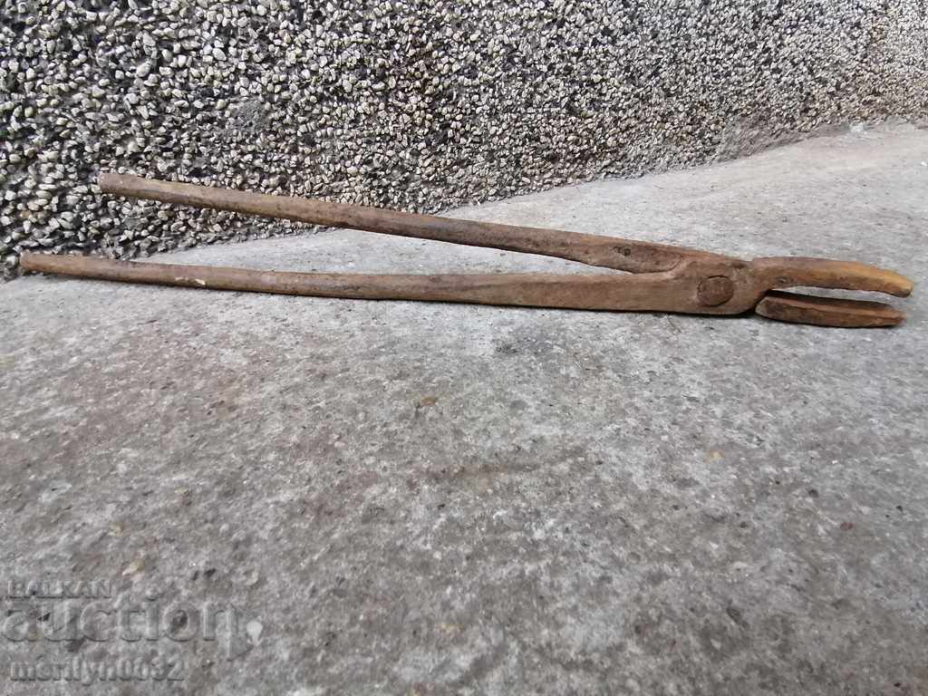 Auction  Old blacksmith's tongs, shingles, wrought iron