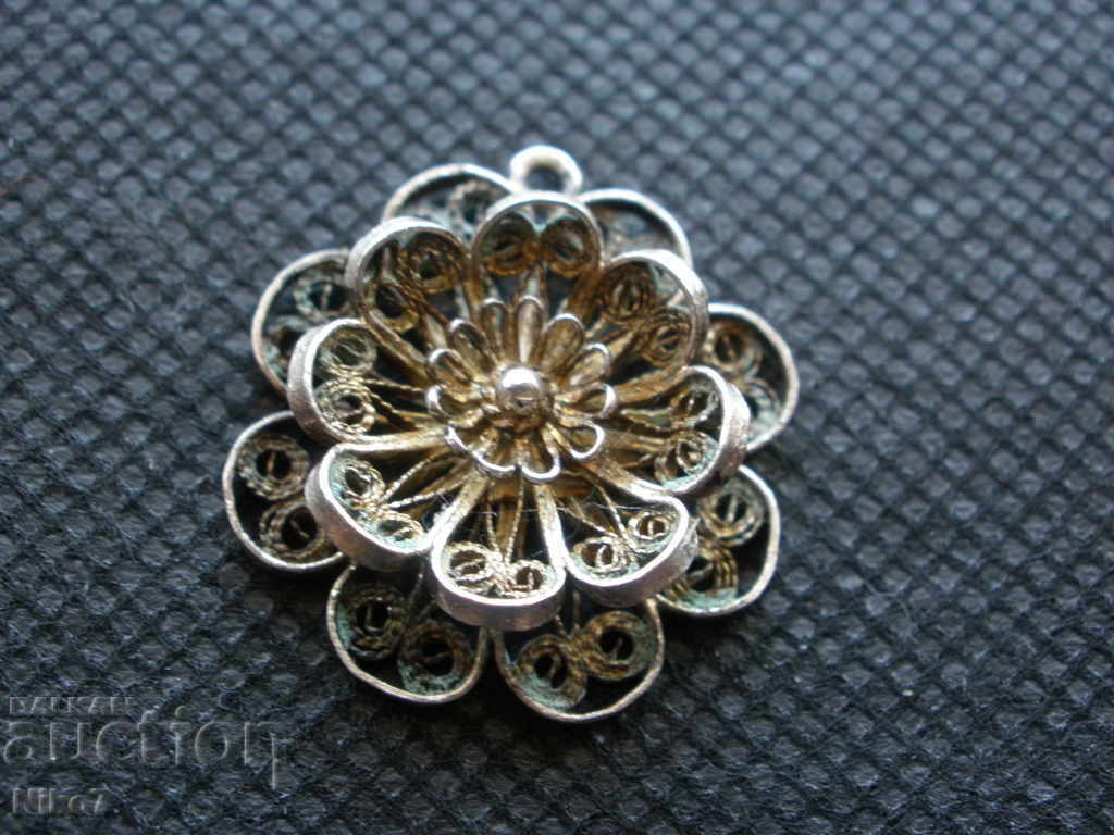 Licitație Vechi pandantiv din argint - filigran