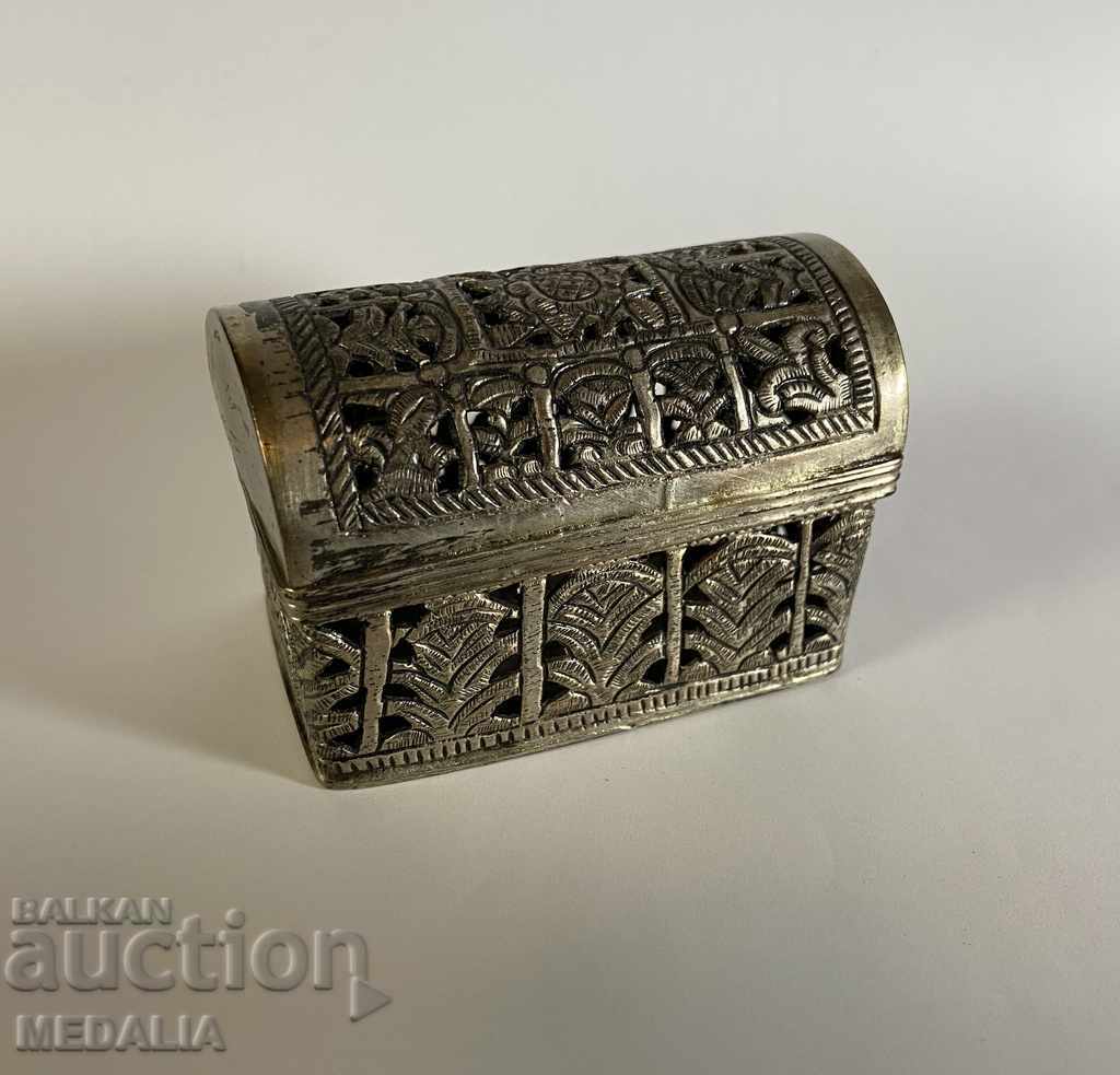 Стара възрожденска кутия за щурче - сачан сребро