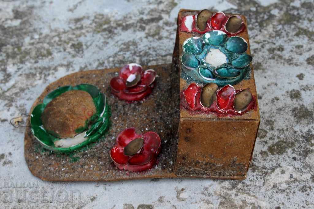 Auction  OLD HANDMADE MIDDLE NEEDLE