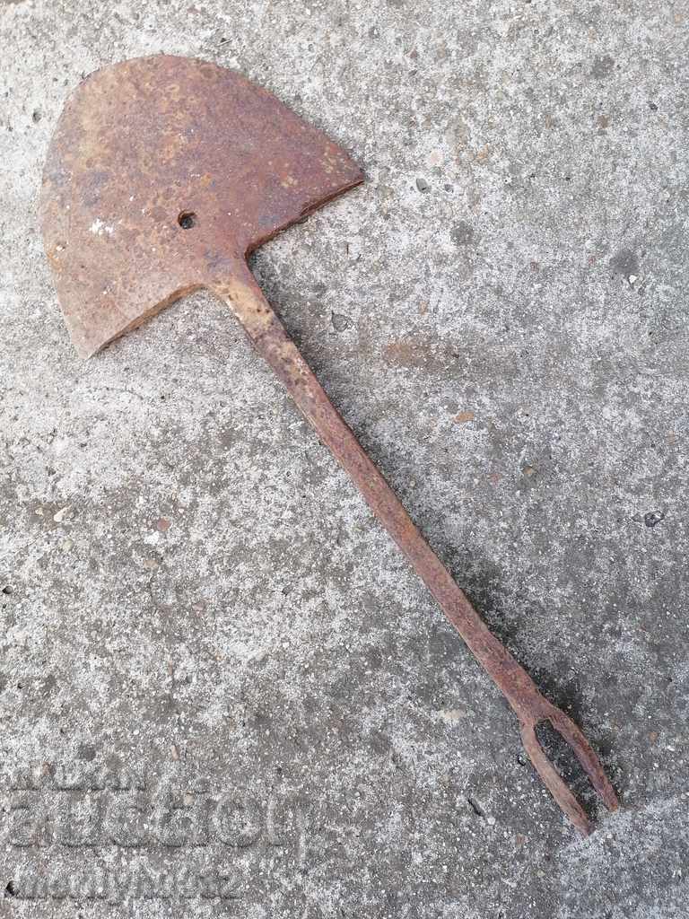 Auction Hand forged lump from an old plow, wrought iron Auction Hand forged lump from an old plow, wrought iron