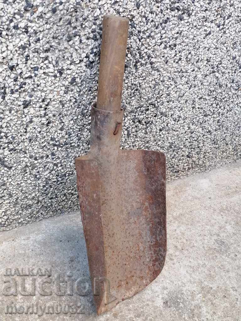 Lopată veche, lopată pentru sobă Pernik jamal cu preț 39.00 BGN | € 19.94