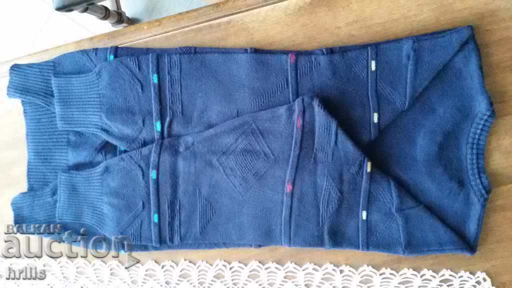 PULOVER BĂRBĂTESC TOAMNĂ - PRIMĂVARĂ cu preț 6.99 BGN | € 3.57