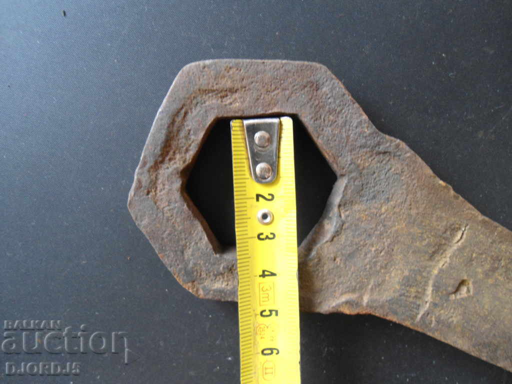 Cheia forjată cu preț 2.00 BGN | € 1.02