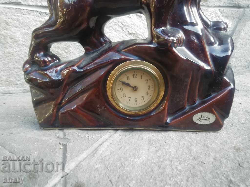 Аукцион Стар настолен часовник. Порцеланов Лъв Аукцион Стар настолен часовник. Порцеланов Лъв