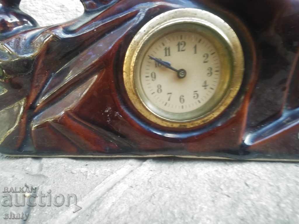 Доставка на Стар настолен часовник. Порцеланов Лъв Доставка на Стар настолен часовник. Порцеланов Лъв