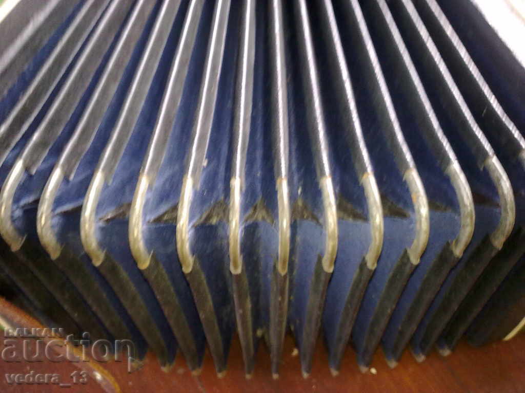accordion with price 90.00 BGN | € 46.02 accordion with price 90.00 BGN | € 46.02