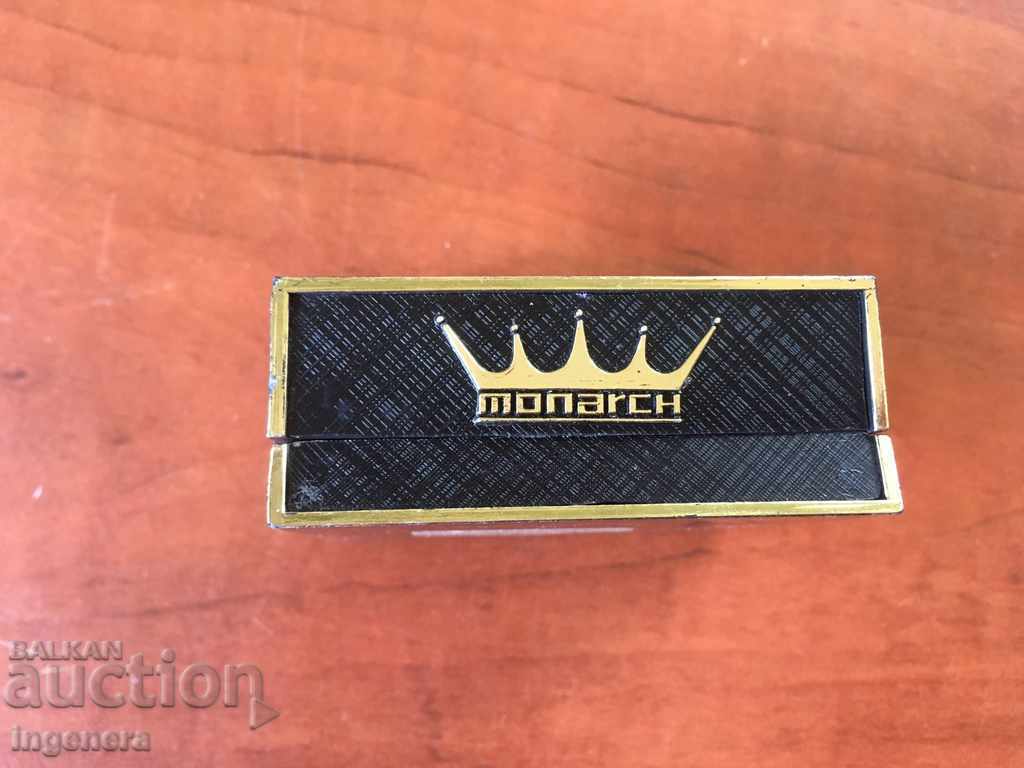 Delivery of SLEEVE BUTTONS GOLD-MONARCH NEW