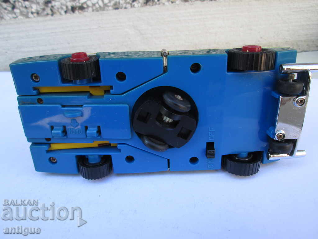 OLD SOC. PLASTIC SPACE CAR TOY - 5 OLD SOC. PLASTIC SPACE CAR TOY - 5