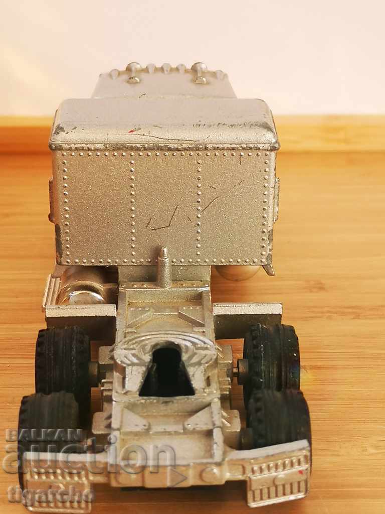 jucărie camion vechi cu preț 65.00 BGN | € 33.23 jucărie camion vechi cu preț 65.00 BGN | € 33.23