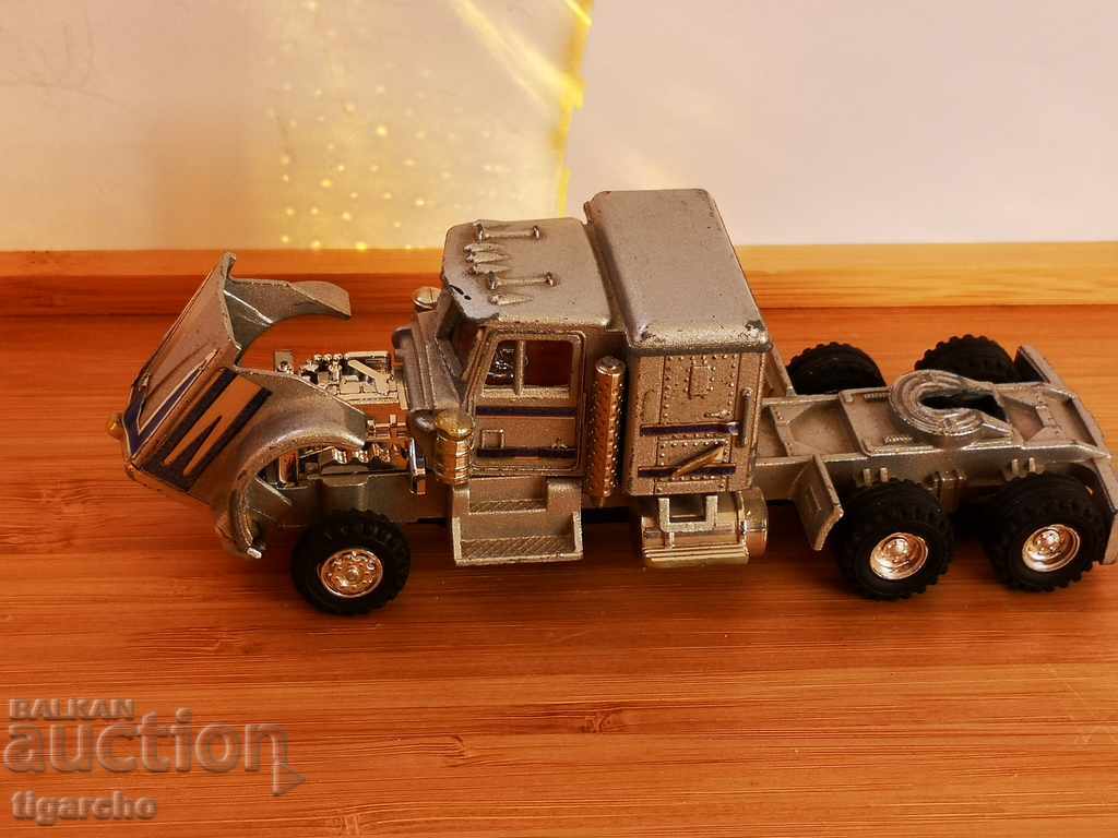 Licitație jucărie camion vechi Licitație jucărie camion vechi