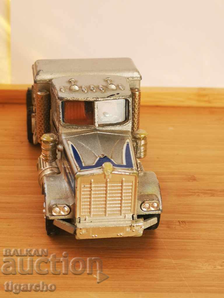 Livrarea jucărie camion vechi Livrarea jucărie camion vechi