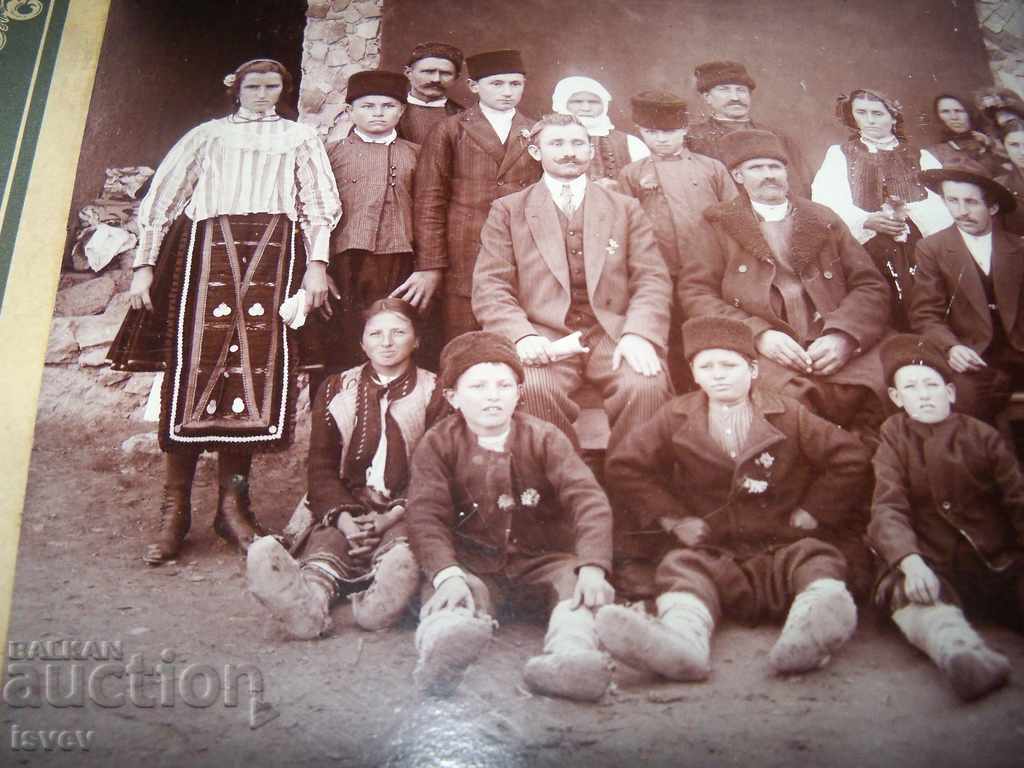 Licitație Fotografie veche din carton a unei reuniuni de familie Licitație Fotografie veche din carton a unei reuniuni de familie