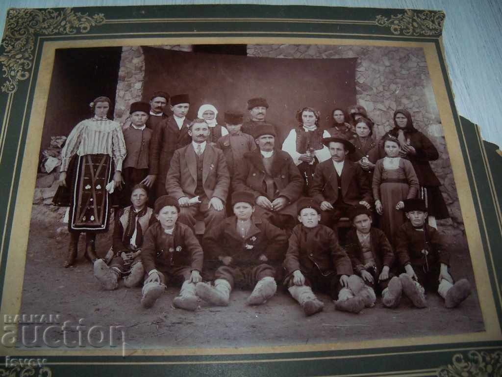 Fotografie veche din carton a unei reuniuni de familie - 5 Fotografie veche din carton a unei reuniuni de familie - 5