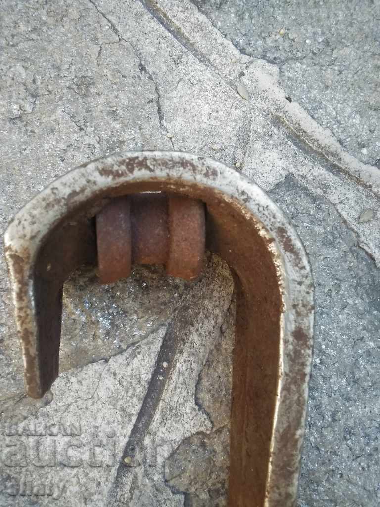 Cârlig profesional pentru carne cu preț 35.00 BGN | € 17.90 Cârlig profesional pentru carne cu preț 35.00 BGN | € 17.90