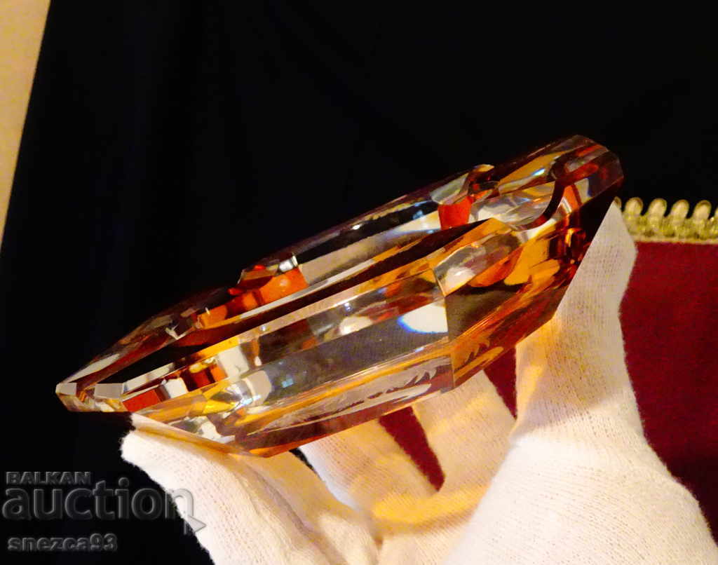 Auction Ashtray colored crystal Bohemia, pheasant. Auction Ashtray colored crystal Bohemia, pheasant.