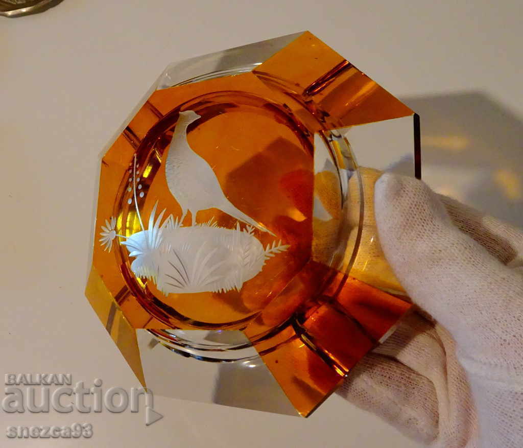 Delivery of Ashtray colored crystal Bohemia, pheasant. Delivery of Ashtray colored crystal Bohemia, pheasant.