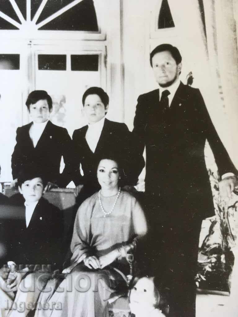 Auction PHOTO PHOTOGRAPHY FAMILY SAKSKUBORGOT SIGNATURE Auction PHOTO PHOTOGRAPHY FAMILY SAKSKUBORGOT SIGNATURE