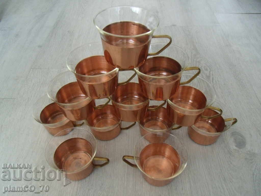 Licitație № * 4664 set de 12 pahare de cupru cu cupe JENA GLAS Licitație № * 4664 set de 12 pahare de cupru cu cupe JENA GLAS