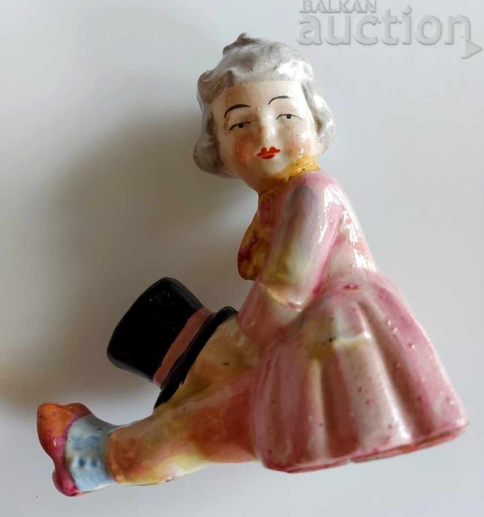 Auction 100-YEAR-OLD PORCELAIN FIGURE STATUTE MARKING Auction 100-YEAR-OLD PORCELAIN FIGURE STATUTE MARKING