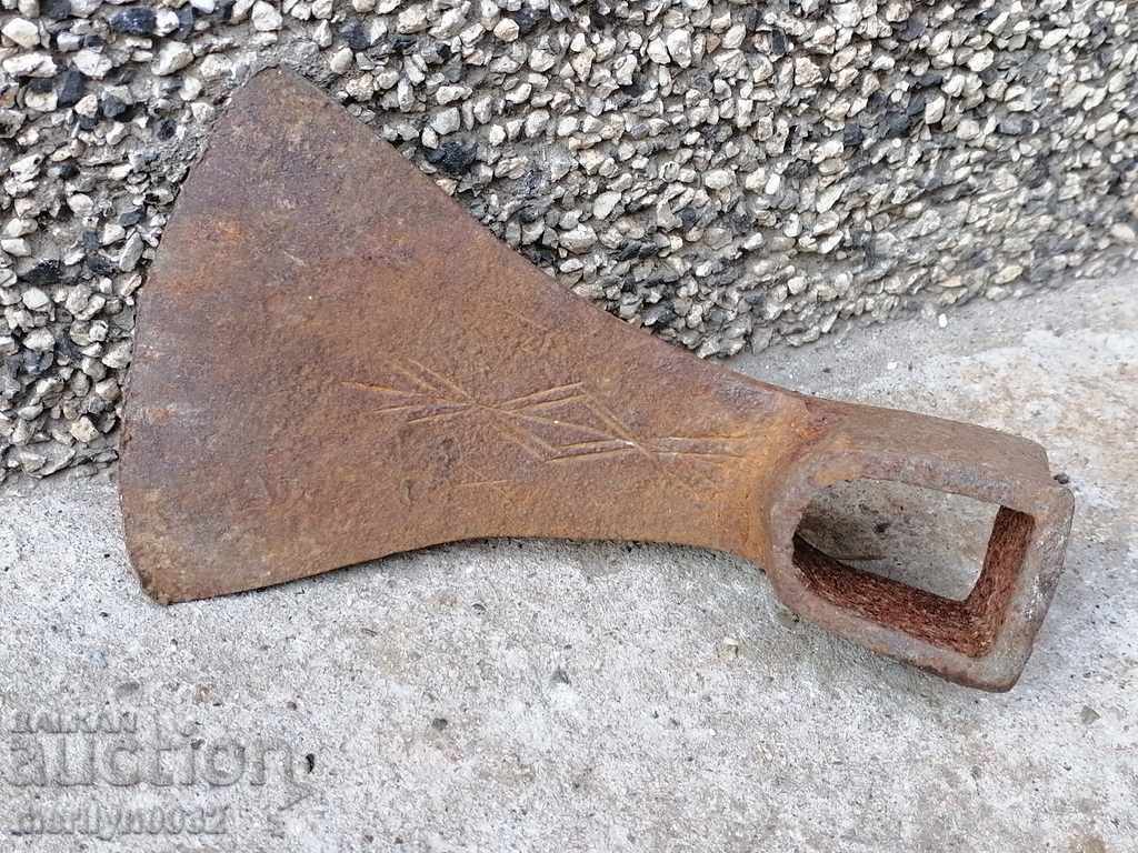 Auction  Forged chap, hoe, agricultural instrument, wrought iron