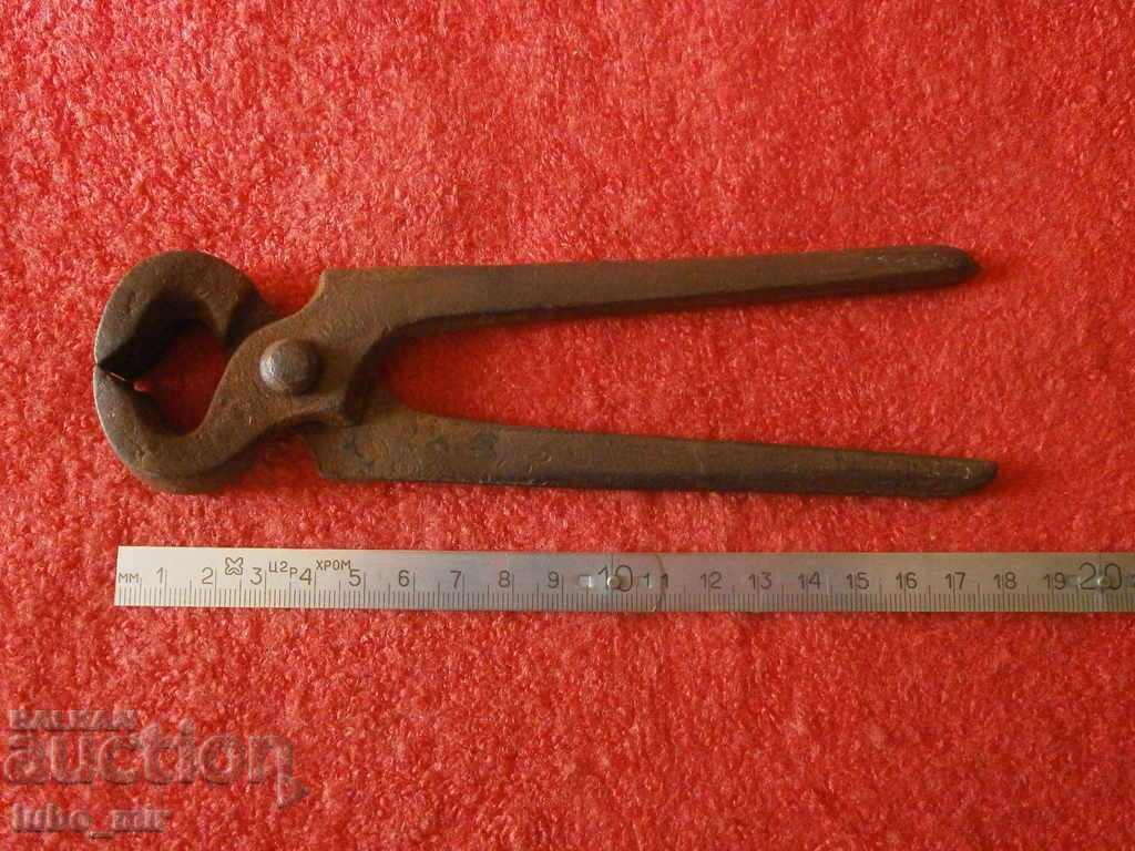 OLD PLIERS with price 4.00 BGN | € 2.05