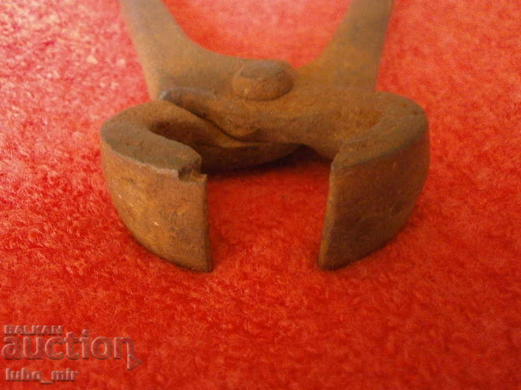 Delivery of OLD PLIERS