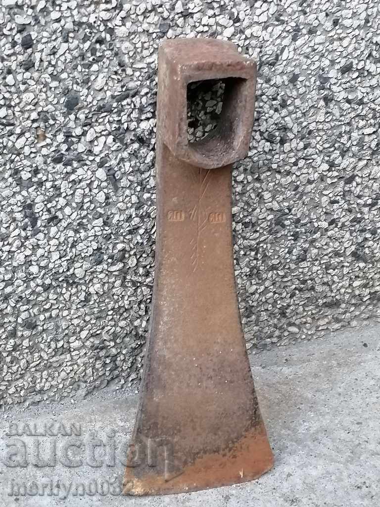 Vechi forjate alege, forjat Hoe fier, unelte, topor cu preț 46.00 BGN | € 23.52 Vechi forjate alege, forjat Hoe fier, unelte, topor cu preț 46.00 BGN | € 23.52