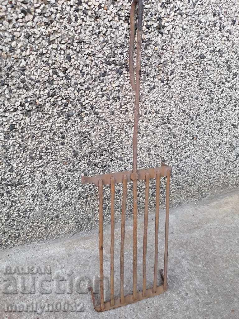 Auction An old hand-forged grill, a steak, wrought iron Auction An old hand-forged grill, a steak, wrought iron