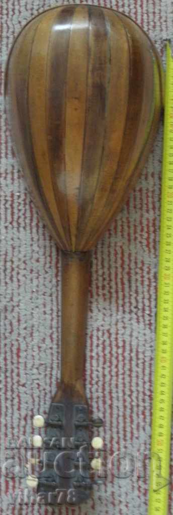 Delivery of An old mandolin