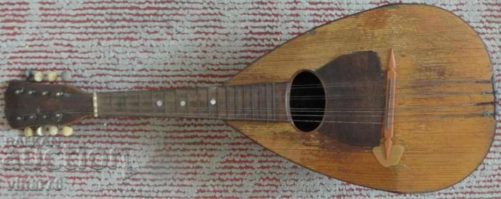 An old mandolin - 5