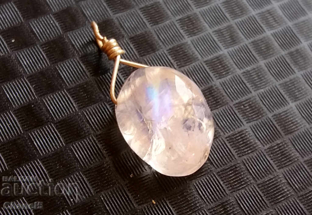 Auction NATURAL MOON STONE MEDALLION - 2.85 carats (12) Auction NATURAL MOON STONE MEDALLION - 2.85 carats (12)