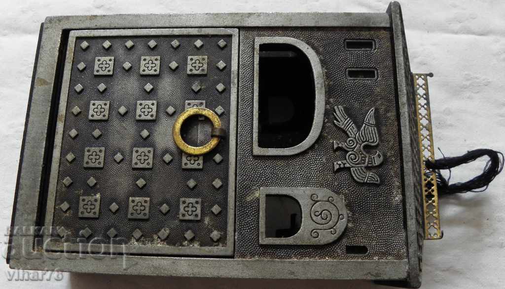 Auction METAL HOUSE Auction METAL HOUSE