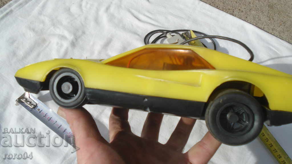 Licitație MAȘINĂ VECHIĂ RUSĂ MARE CU BATERII