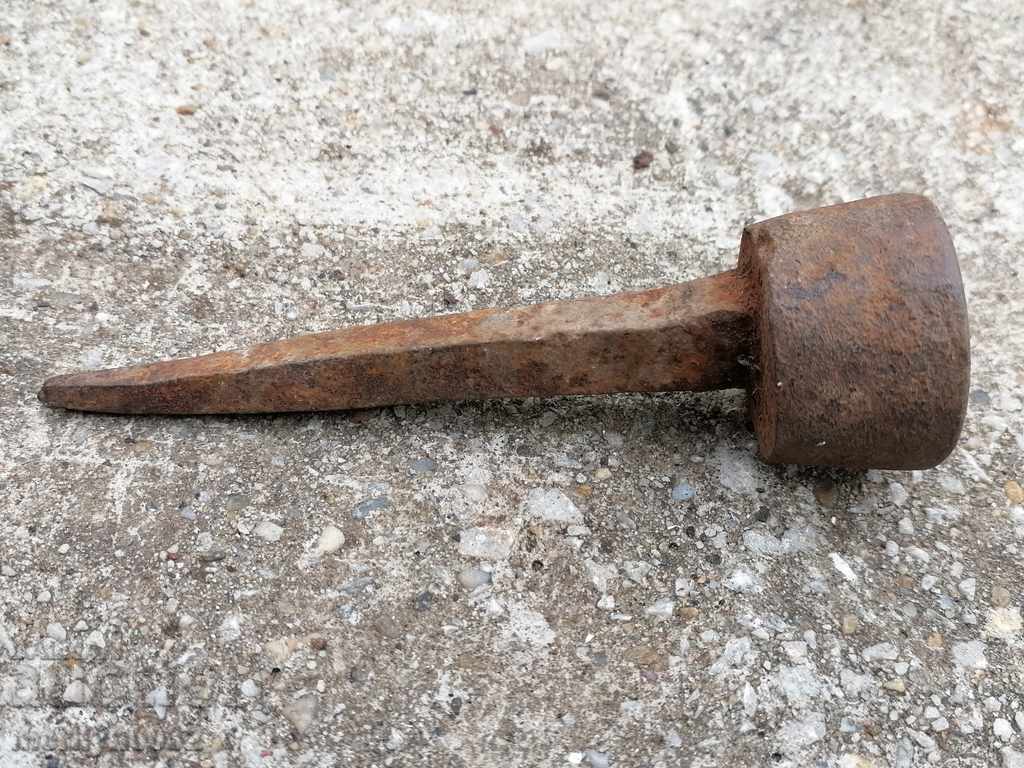 Auction A primitive anvil for hair peeling Auction A primitive anvil for hair peeling