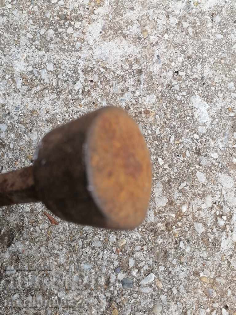 Delivery of A primitive anvil for hair peeling Delivery of A primitive anvil for hair peeling