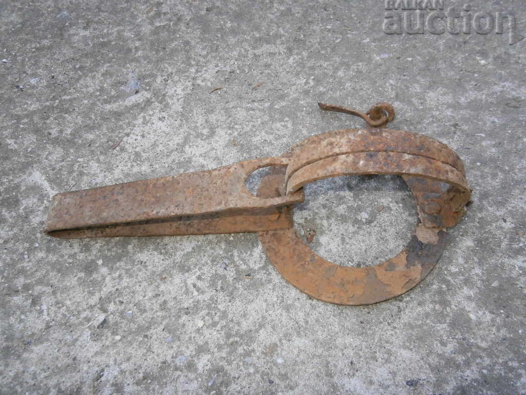 Auction  old forged trap for beaded golden ferrets WORKING
