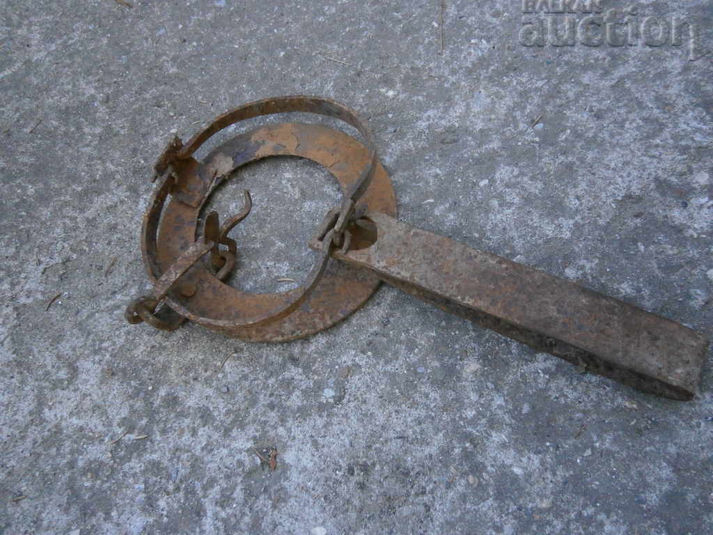 Delivery of old forged trap for beaded golden ferrets WORKING