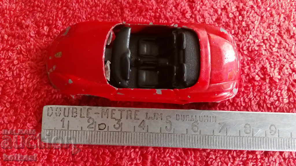 Παλιό μικρό μεταλλικό αυτοκίνητο China Maisto