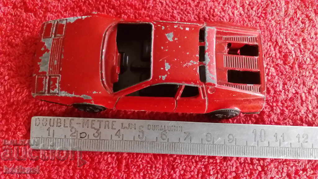 Old metal car burago Ferrari 1/43 ITALY