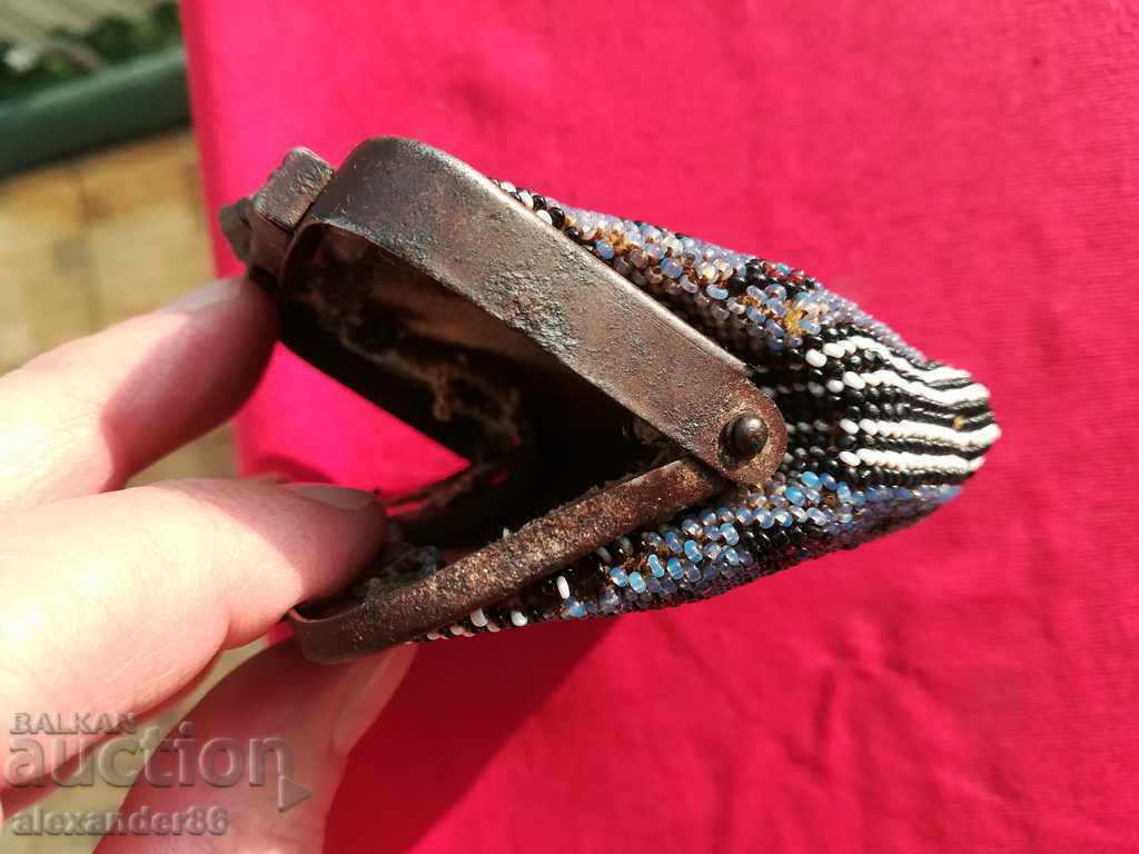 Delivery of Old beaded purse 1907