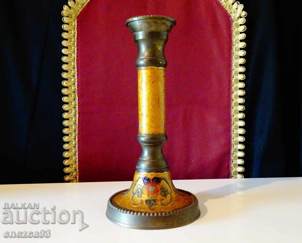 Δημοπρασία Αντίκα μπρούτζινο κηροπήγιο, σμάλτο. Δημοπρασία Αντίκα μπρούτζινο κηροπήγιο, σμάλτο.