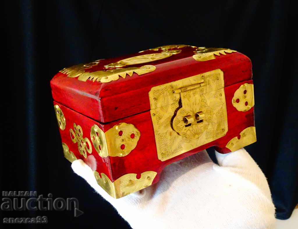Jade jewelry box, brass fittings, rosewood with price 89.00 BGN | € 45.50 Jade jewelry box, brass fittings, rosewood with price 89.00 BGN | € 45.50