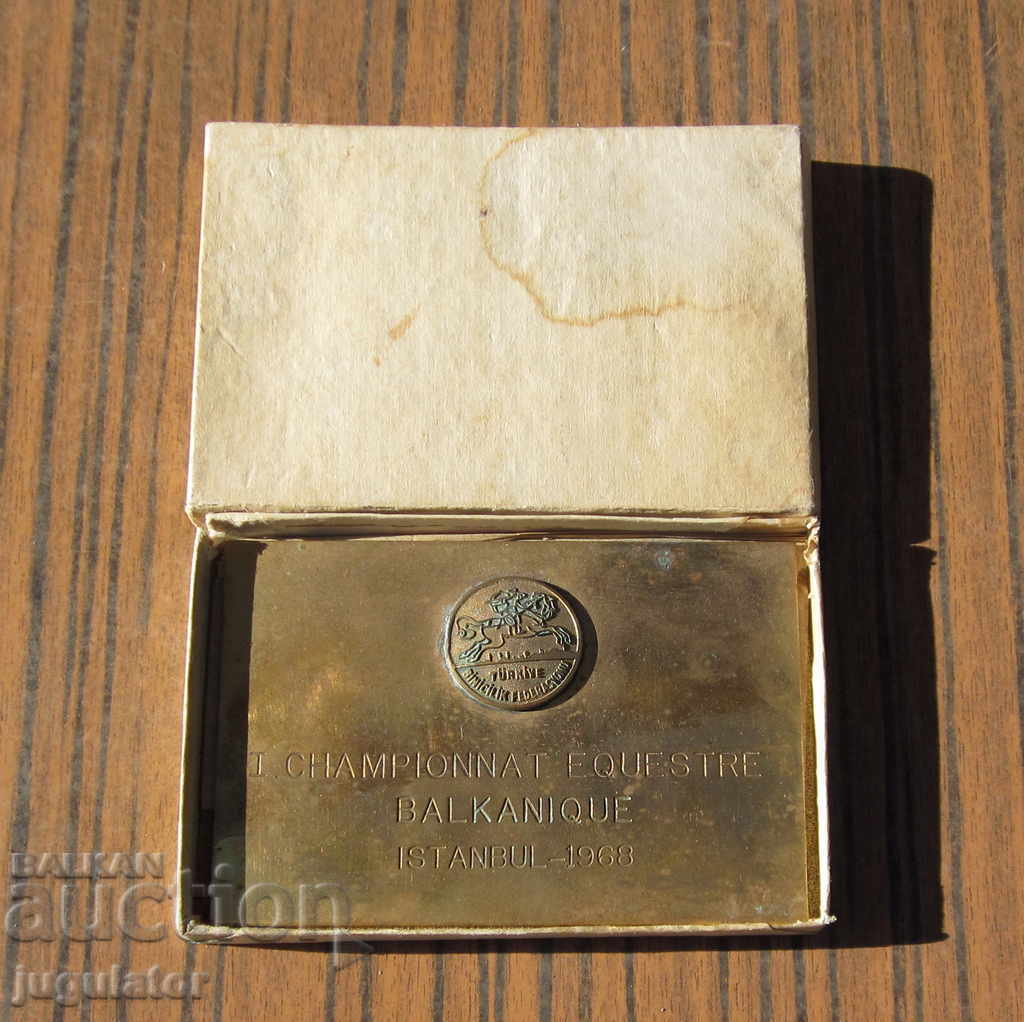 placă de medalie veche cu cutie ecvestră 1968