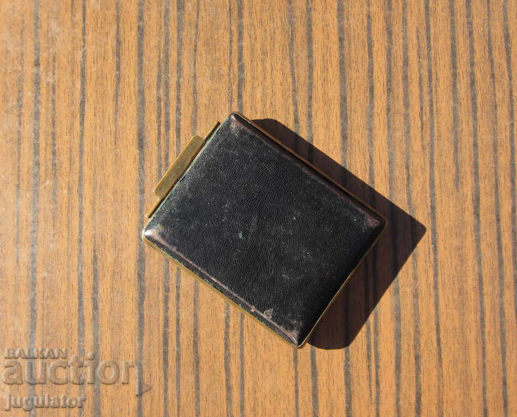 Antique old ladies' powder compact with embroidery - 5