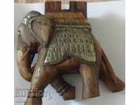 elefant din lemn