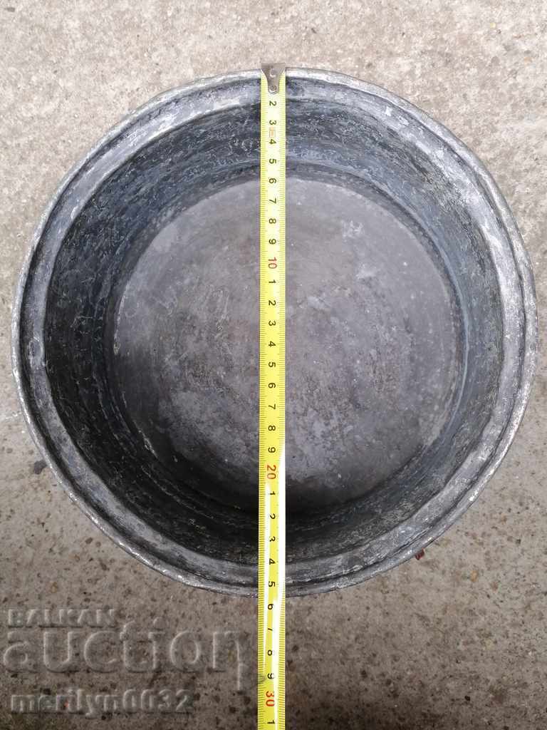 An old tinned pot, a baker's copper pot with lid - 5 An old tinned pot, a baker's copper pot with lid - 5