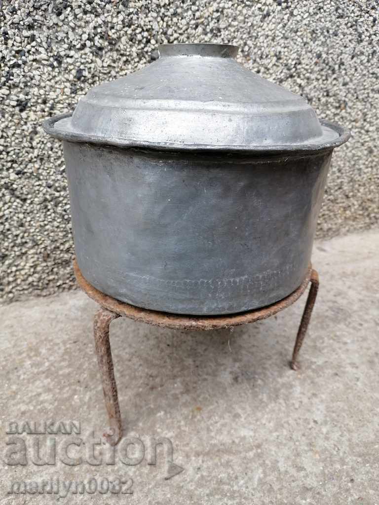 An old tinned pot, a baker's copper pot with lid - 7 An old tinned pot, a baker's copper pot with lid - 7
